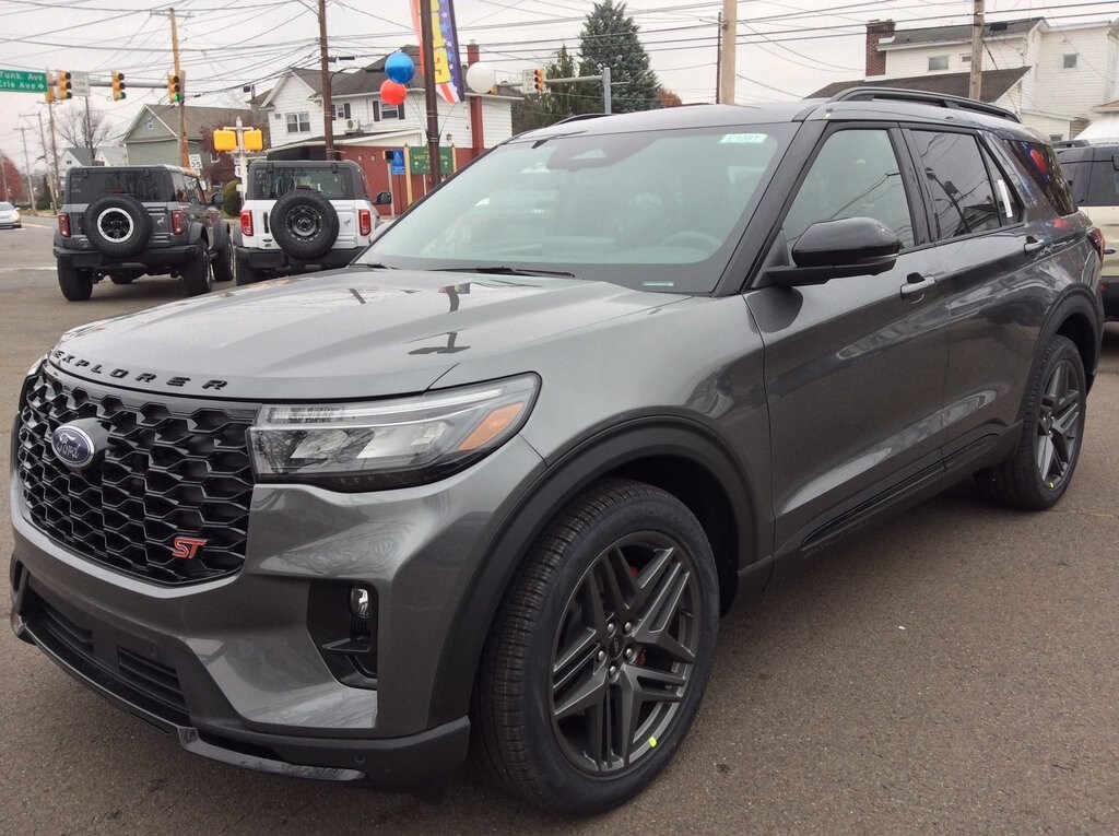 2026 Ford Explorer ST photo 4