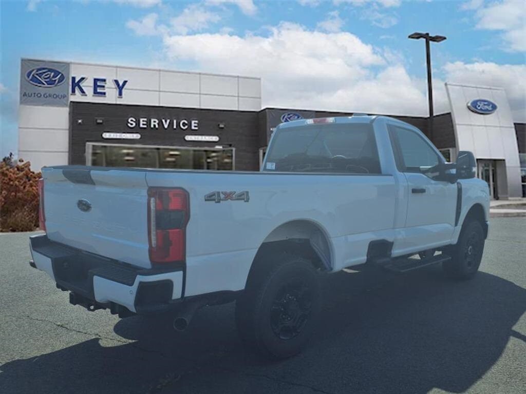 2025 Ford F-350 photo 2