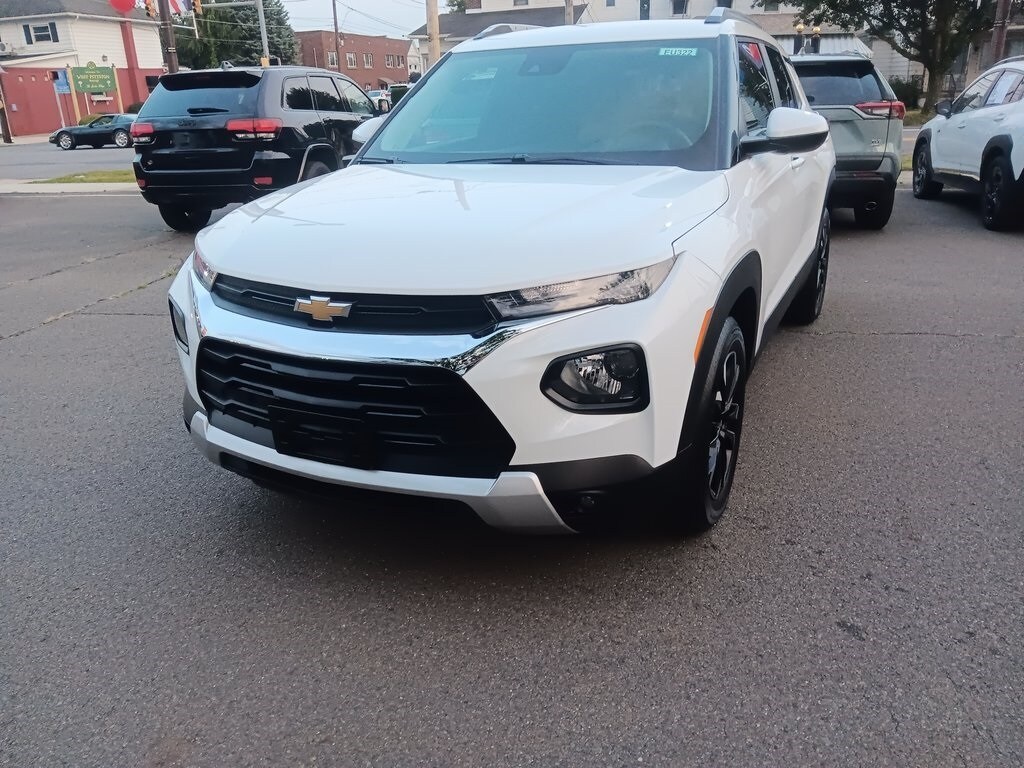 2023 Chevrolet Trailblazer LT photo 2