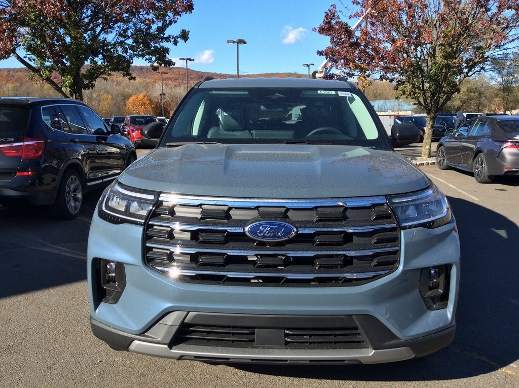 2026 Ford Explorer photo 3