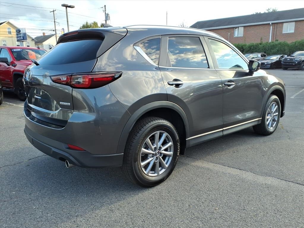 2022 Mazda CX-5 2.5 S Preferred photo 2