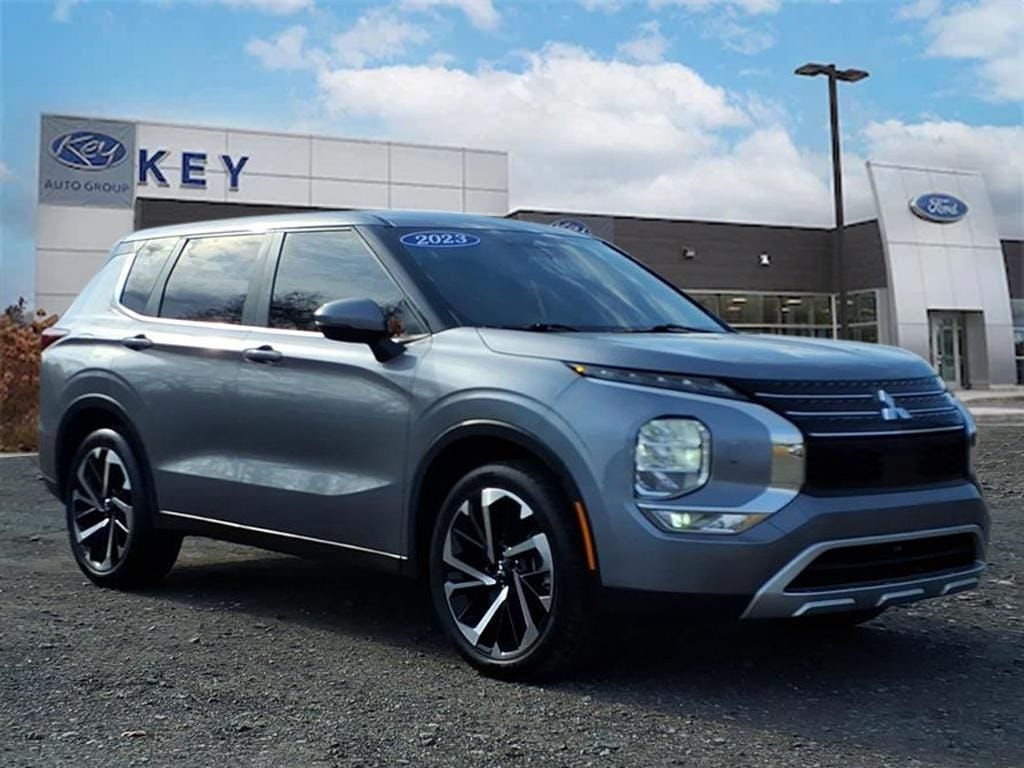 2023 Mitsubishi Outlander SE Special Edition's photo