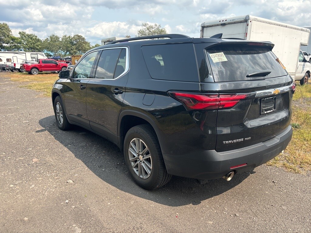 2022 Chevrolet Traverse photo 2