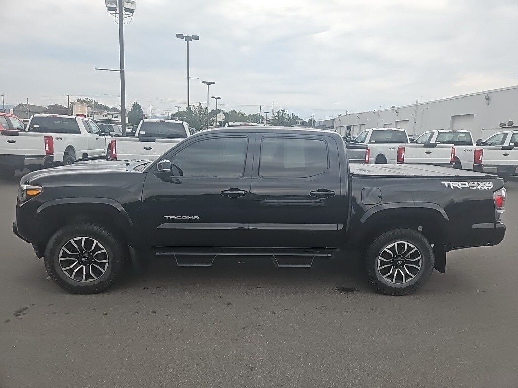 2022 Toyota Tacoma TRD Sport photo 2