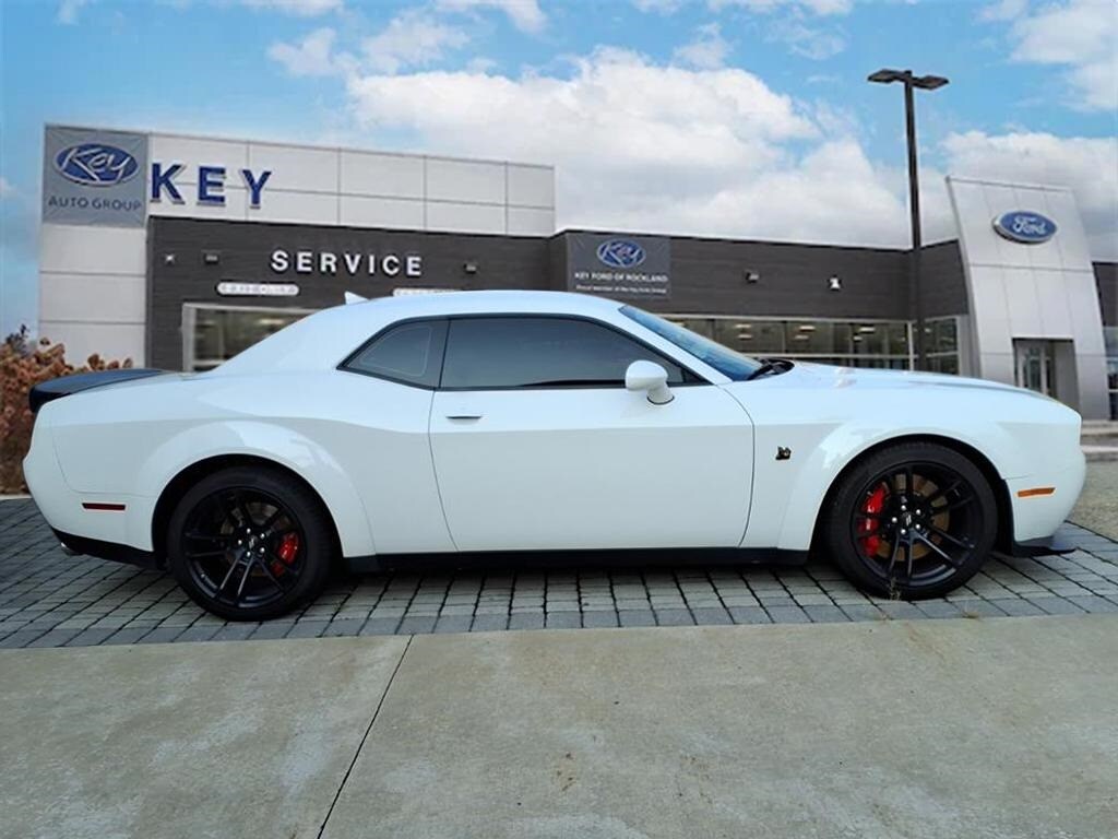 2022 Dodge Challenger R/T Scat Pack Widebody photo 2