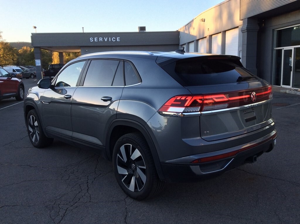 2024 Volkswagen Atlas Cross Sport SE Technology photo 3