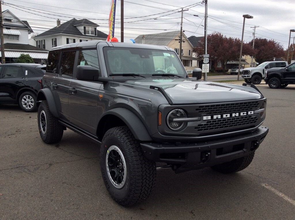 2025 Ford Bronco Badlands photo 2