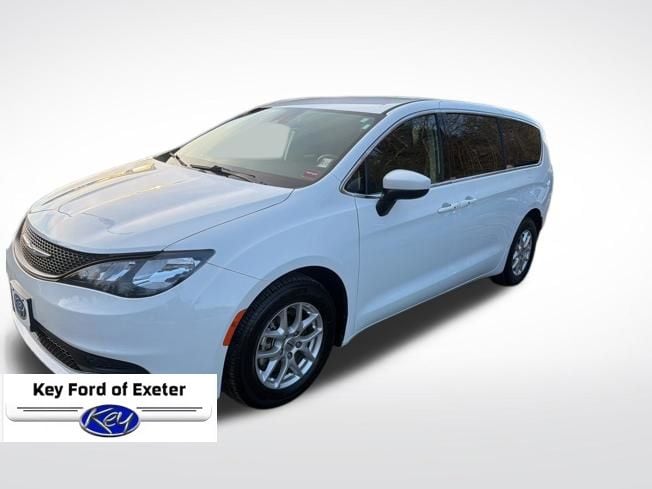 2023 Chrysler Voyager LX's photo