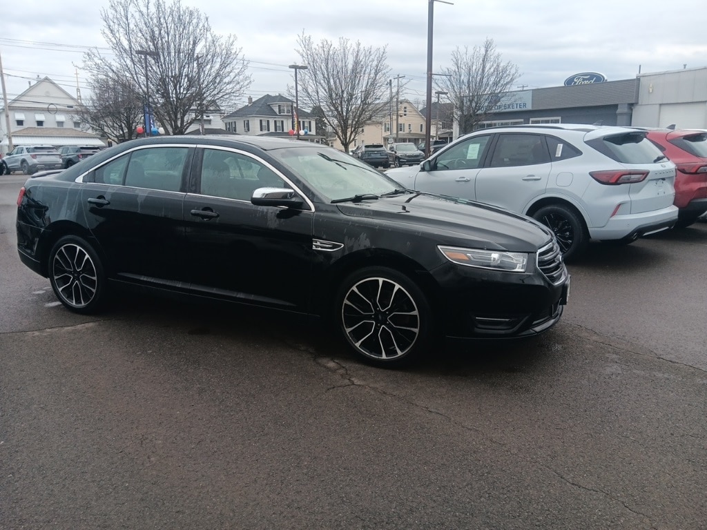 2018 Ford Taurus Limited's photo