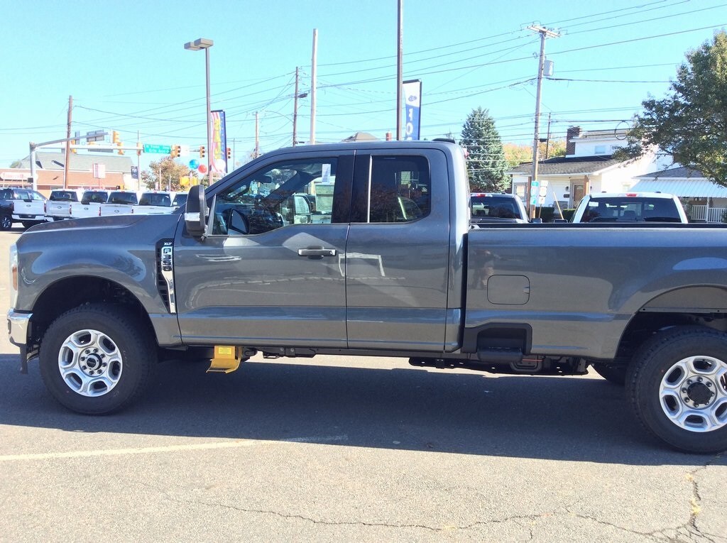 2026 Ford F-350 photo 4