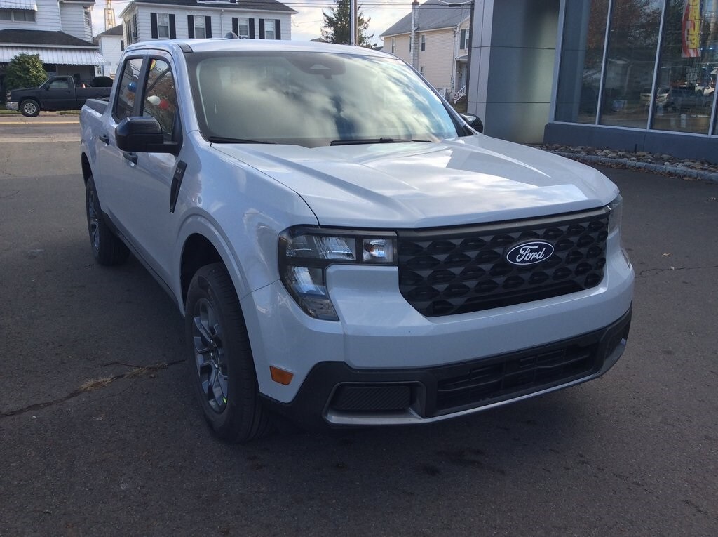 2025 Ford Maverick XLT photo 2