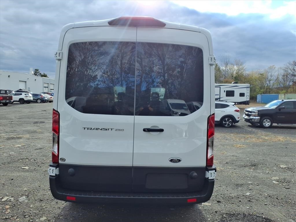 2025 Ford Transit photo 4