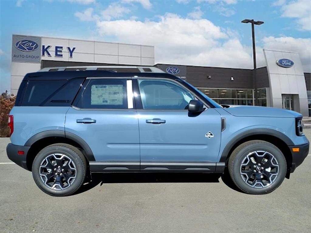 2025 Ford Bronco Sport Outer Banks photo 2