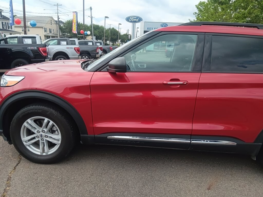 2023 Ford Explorer XLT photo 2