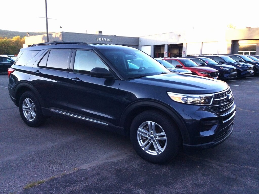 2022 Ford Explorer XLT photo 2