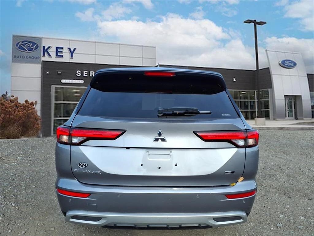 2023 Mitsubishi Outlander SE photo 4