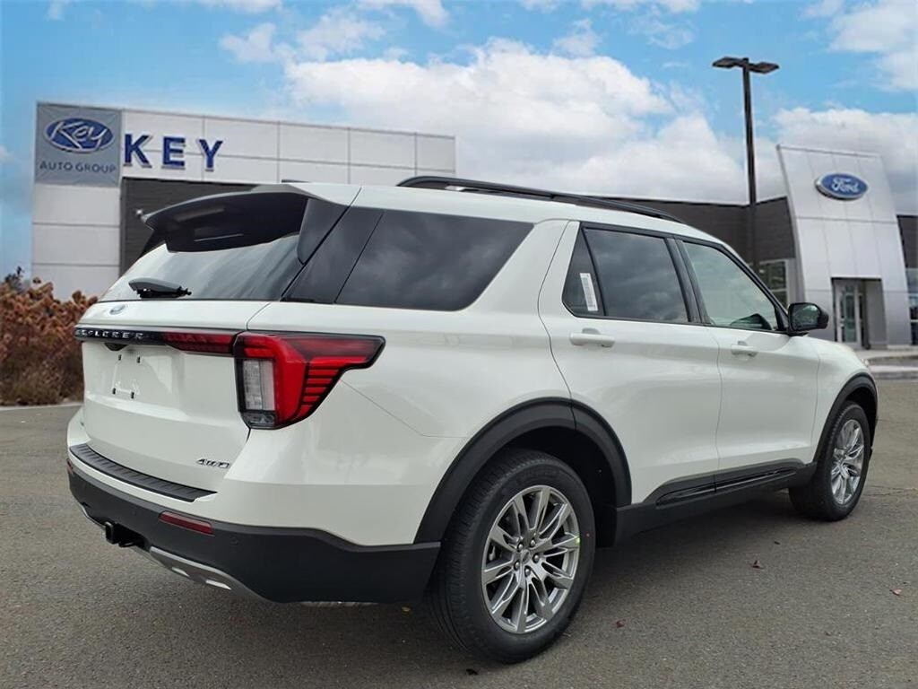 2026 Ford Explorer photo 2