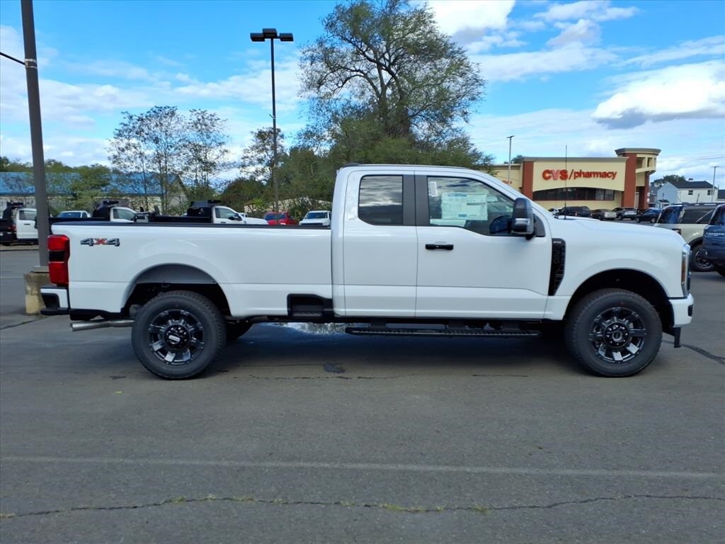 2026 Ford F-350 photo 2