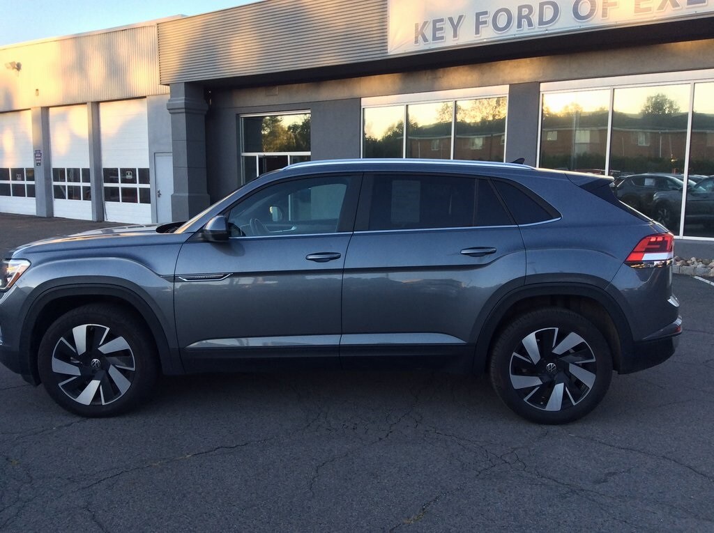 2024 Volkswagen Atlas Cross Sport SE Technology photo 2