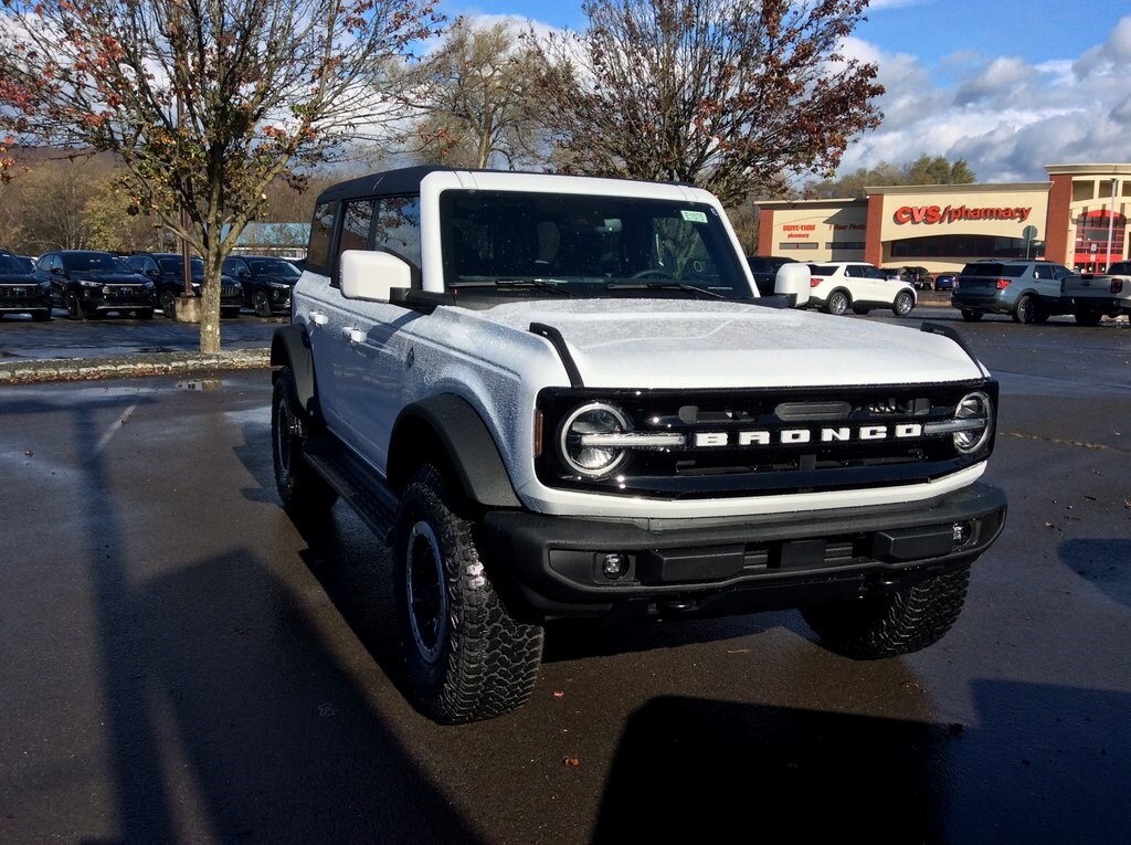 2025 Ford Bronco Outer Banks photo 3
