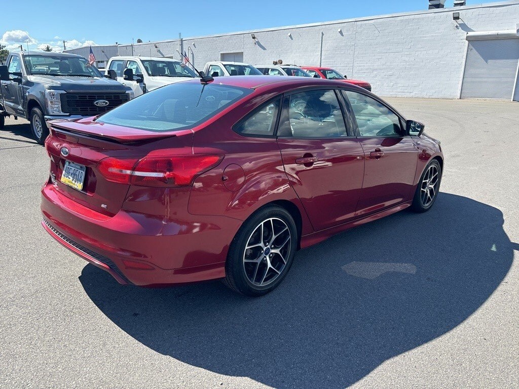 2015 Ford Focus SE photo 2