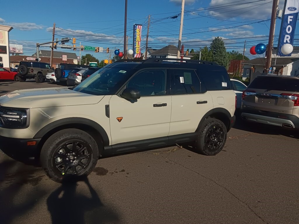2025 Ford Bronco Sport Badlands photo 2