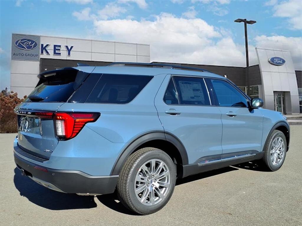 2025 Ford Explorer photo 3