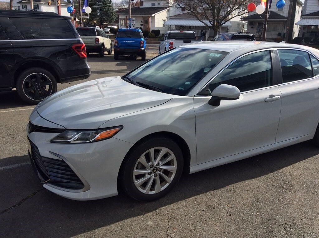 2023 Toyota Camry LE photo 4