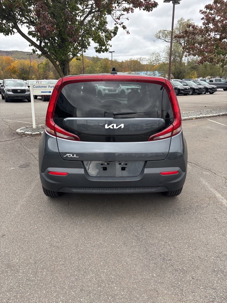 2022 Kia Soul LX photo 3