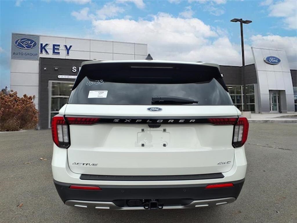 2026 Ford Explorer photo 3