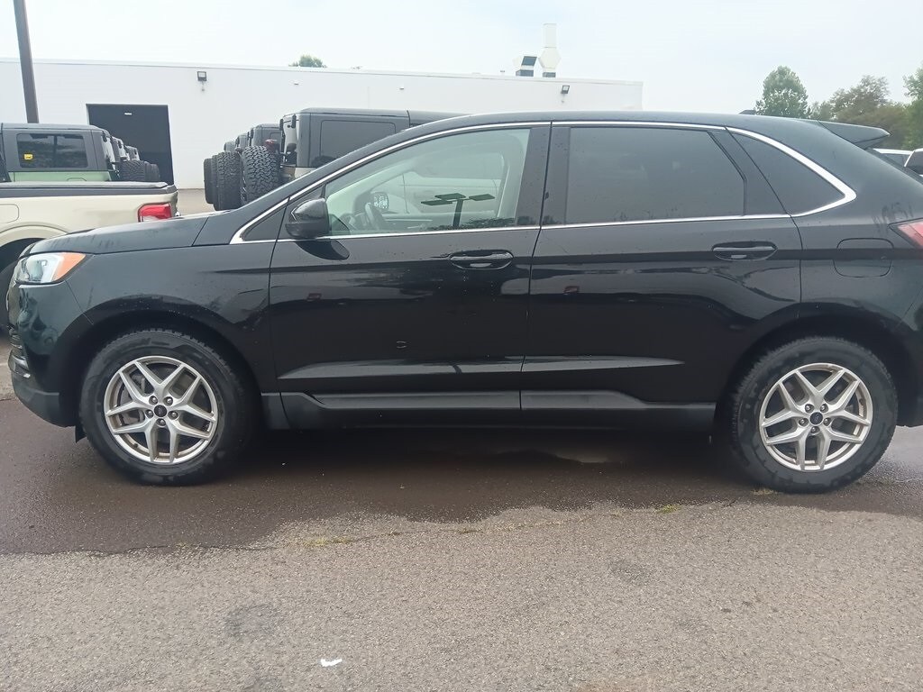 2023 Ford Edge SEL photo 2