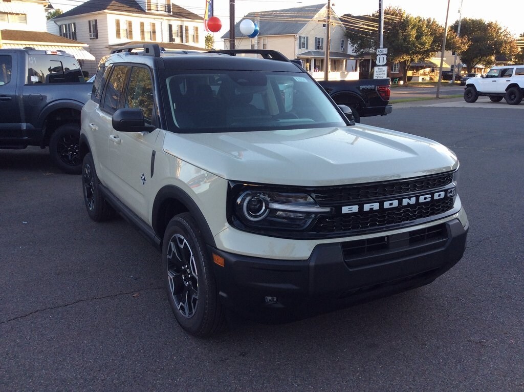 2025 Ford Bronco Sport Outer Banks photo 2