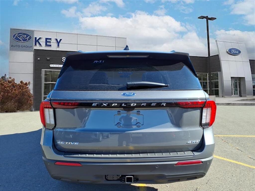 2025 Ford Explorer photo 4