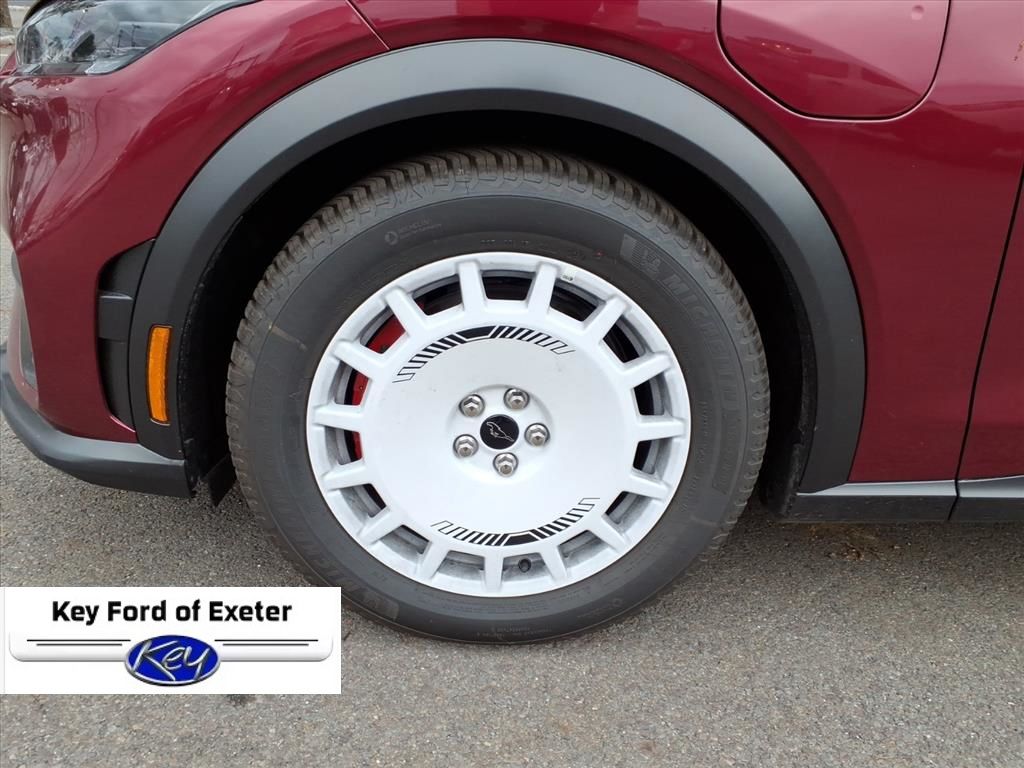 2025 Ford Mustang Mach-E GT - Photo 11