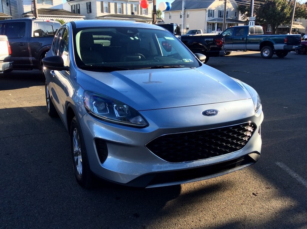 2022 Ford Escape SE photo 2