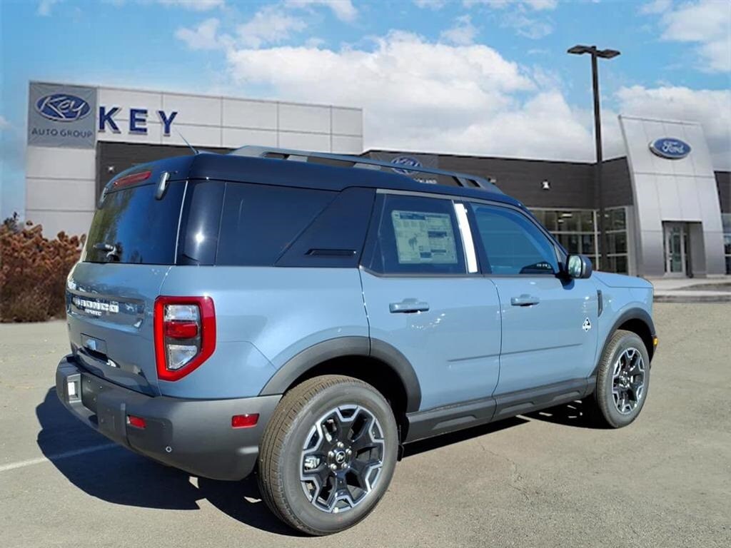 2025 Ford Bronco Sport Outer Banks photo 3