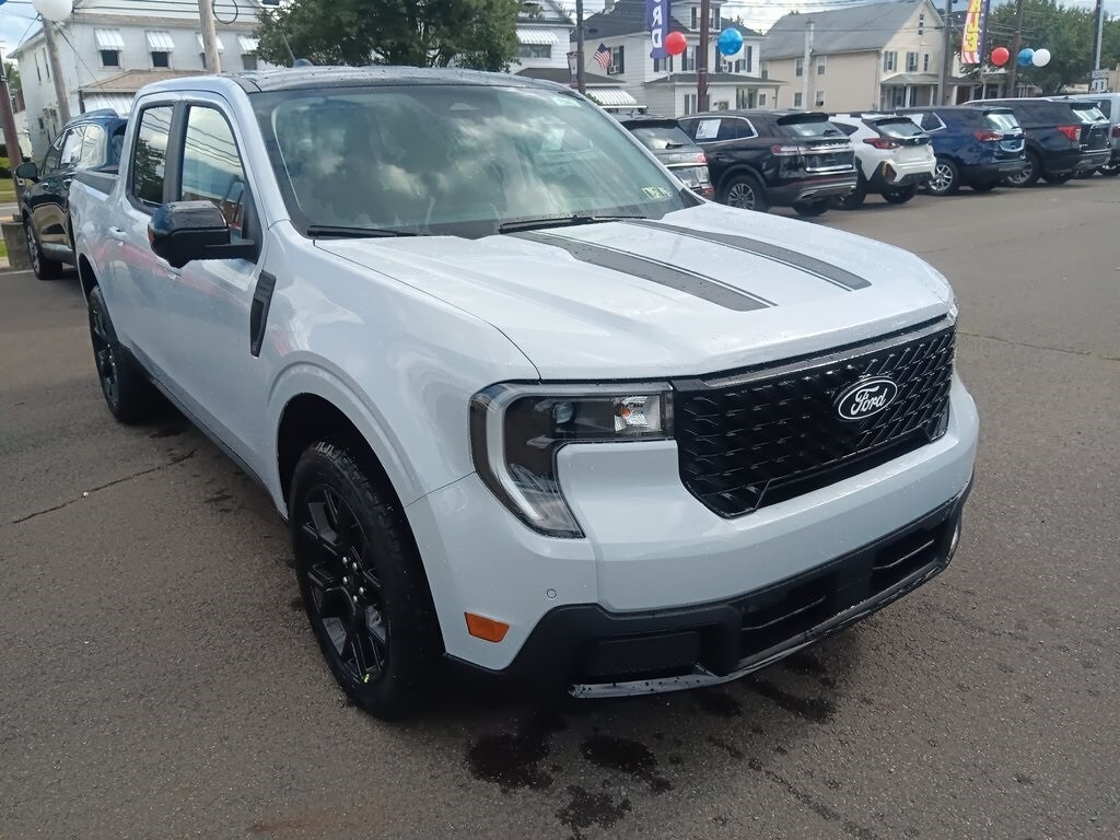 2025 Ford Maverick Lariat photo 2