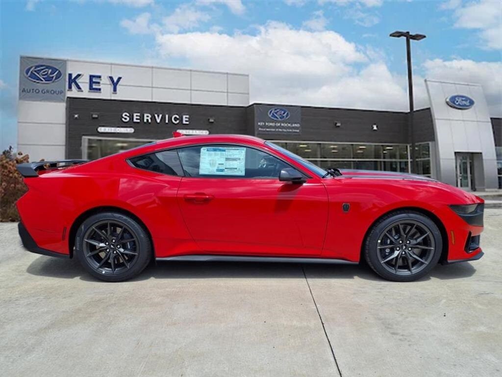 2025 Ford Mustang Dark Horse Deluxe photo 2