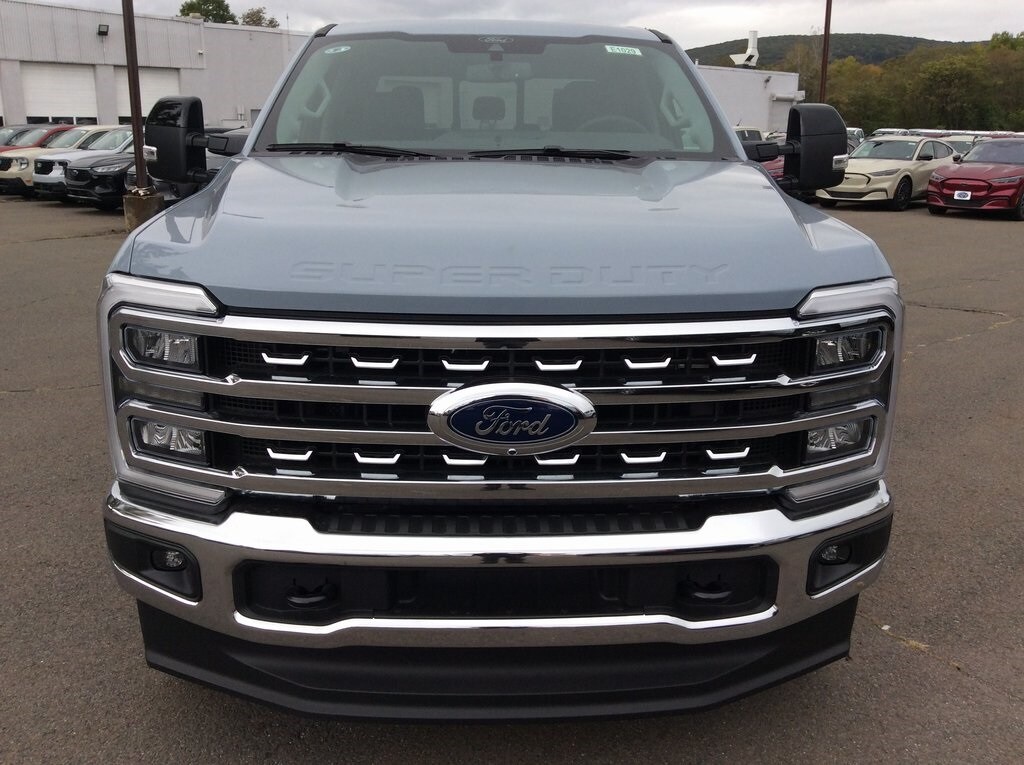 2026 Ford F-350 photo 3