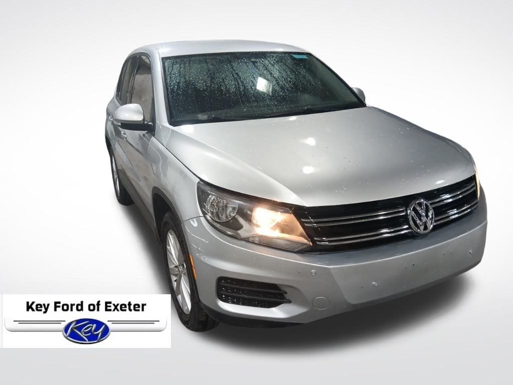 Used 2017 Volkswagen Tiguan Limited Base with VIN WVGBV7AX1HK054725 for sale in Exeter, PA