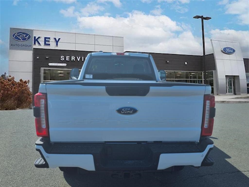 2025 Ford F-350 photo 3