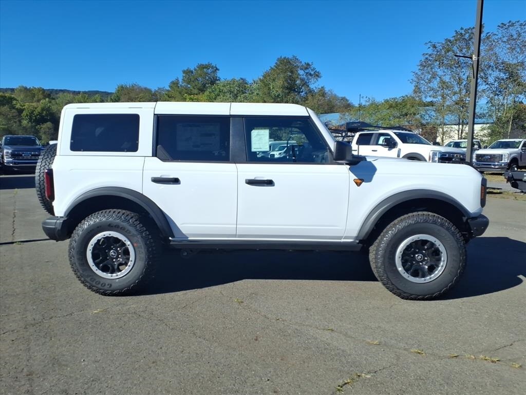 2025 Ford Bronco Badlands photo 2