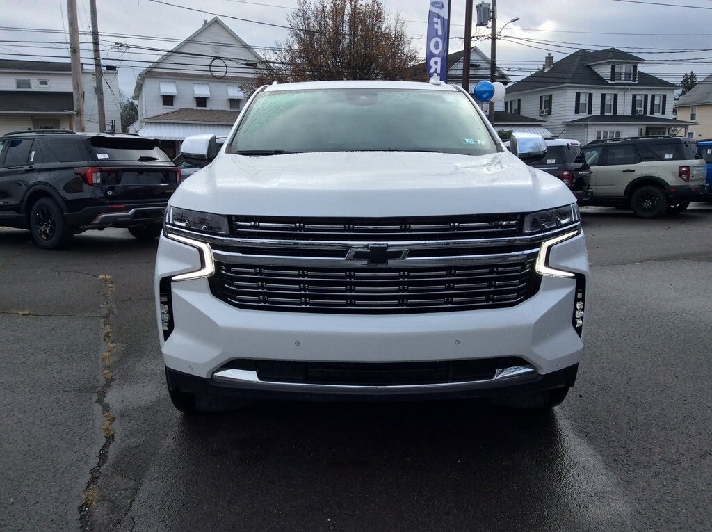 2023 Chevrolet Suburban Premier photo 3