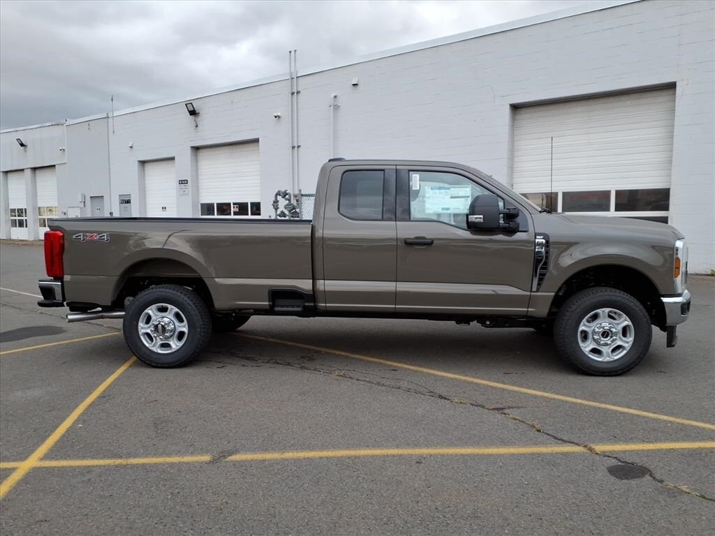 2026 Ford F-350 photo 4