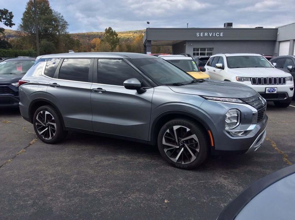 Certified 2023 Mitsubishi Outlander SE SUV