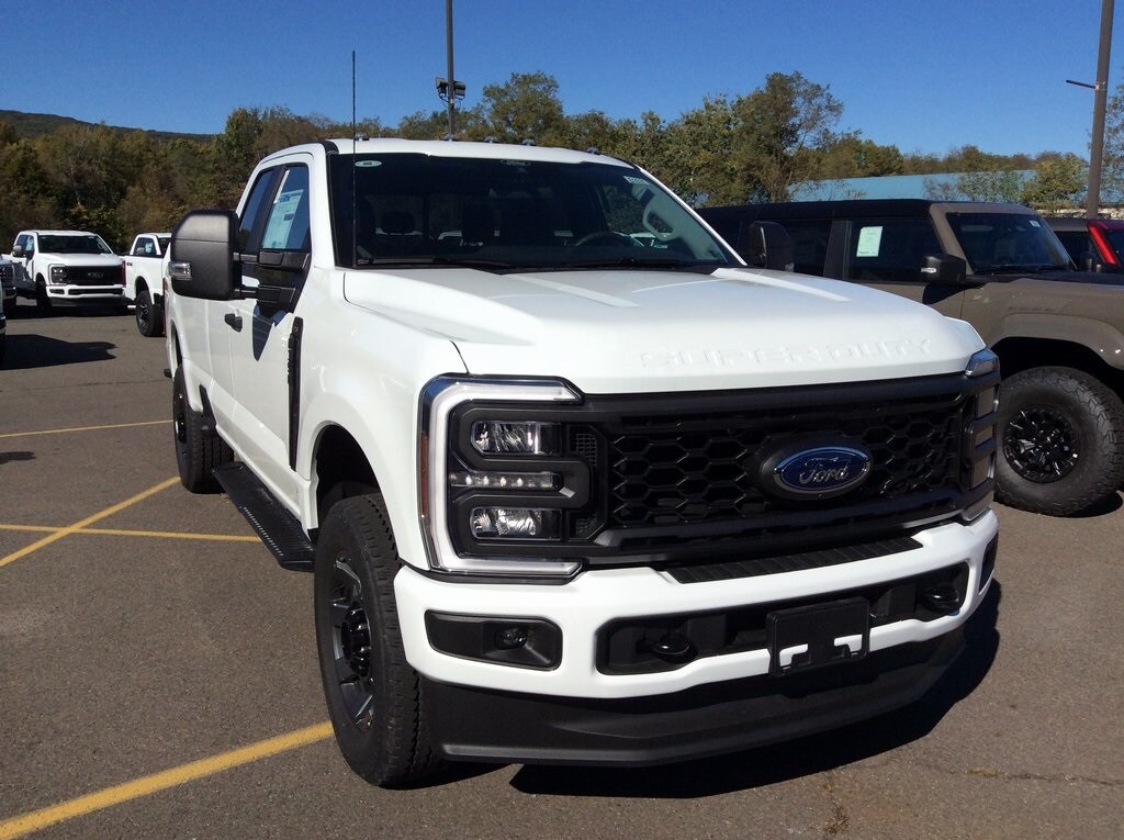 2025 Ford F-350 XL photo 2