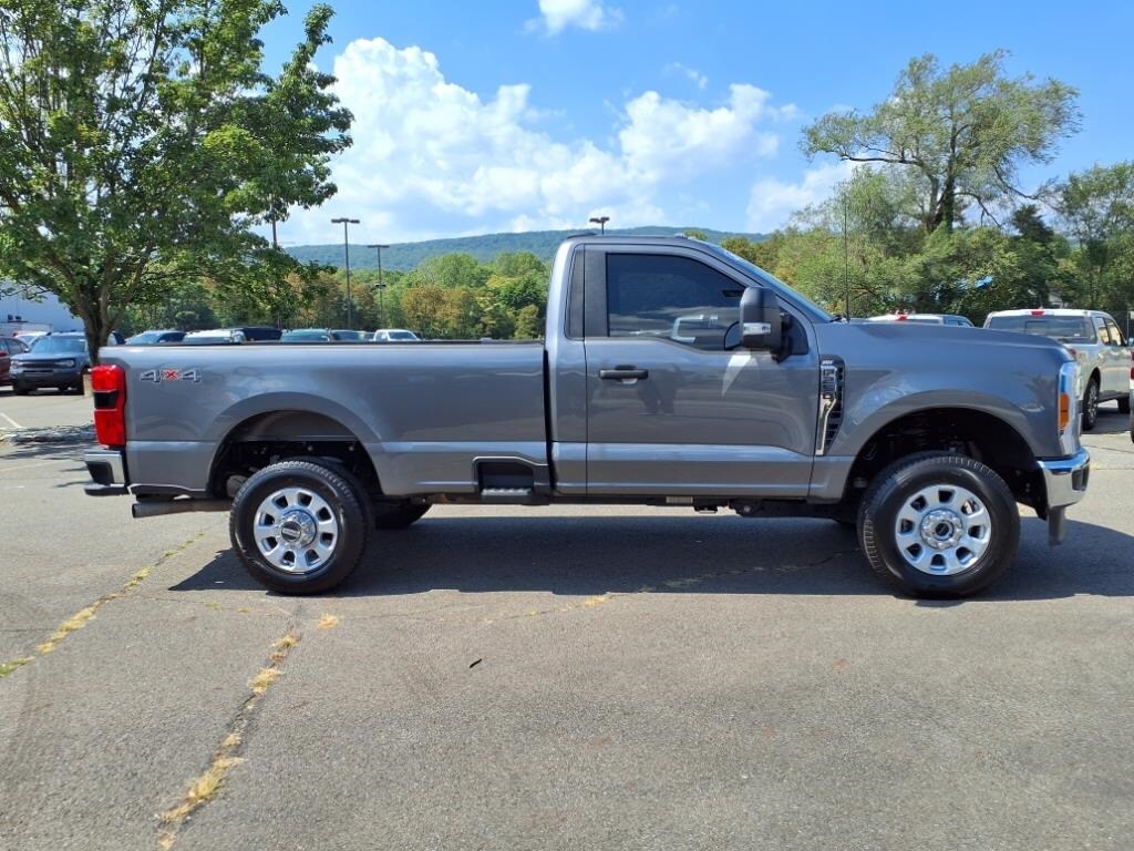 2023 Ford F-250 photo 2