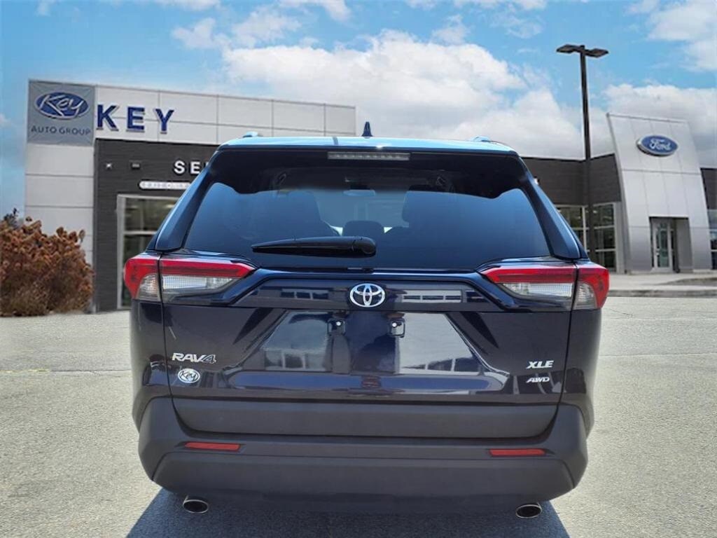2024 Toyota RAV4 XLE photo 4