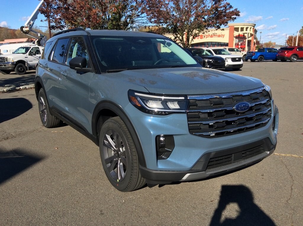 2026 Ford Explorer photo 2