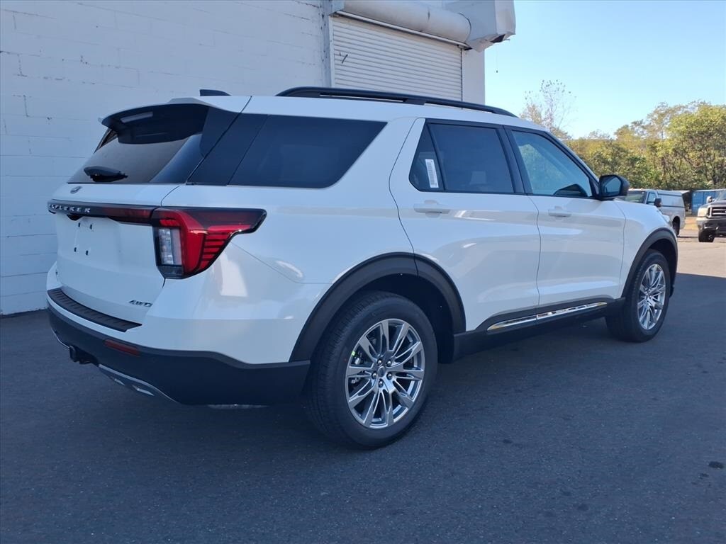 2025 Ford Explorer photo 3